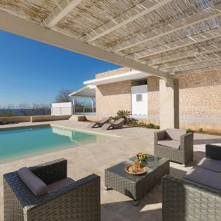Sleeps 8 With Pool And Air Con Torre Suda