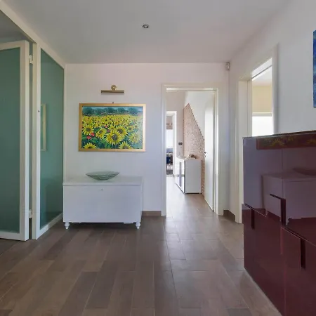 Villa Sleeps 8 With Pool And Air Con Torre Suda