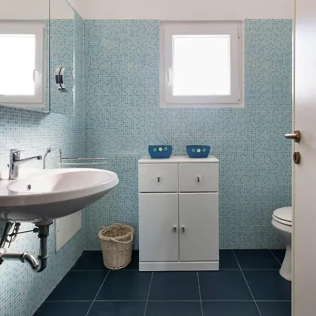 Sleeps 8 With Pool And Air Con Villa *