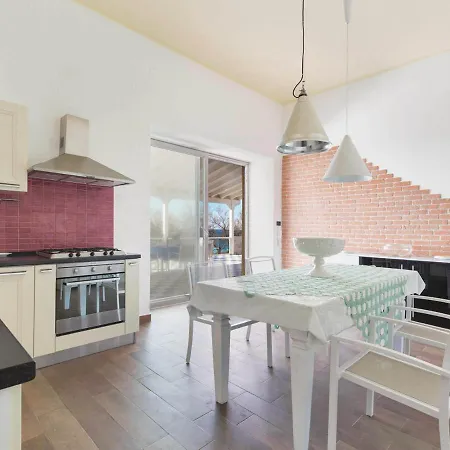 Villa Sleeps 8 With Pool And Air Con *