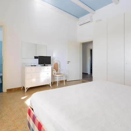 Sleeps 8 With Pool And Air Con Villa Torre Suda