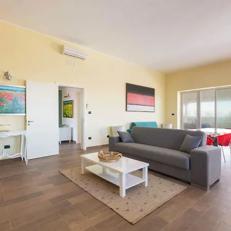Sleeps 8 With Pool And Air Con Villa Torre Suda