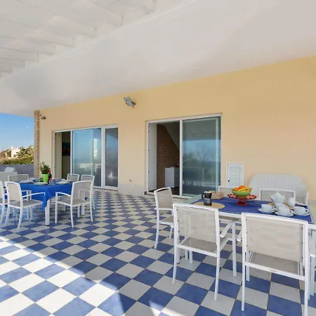 Sleeps 8 With Pool And Air Con Villa *