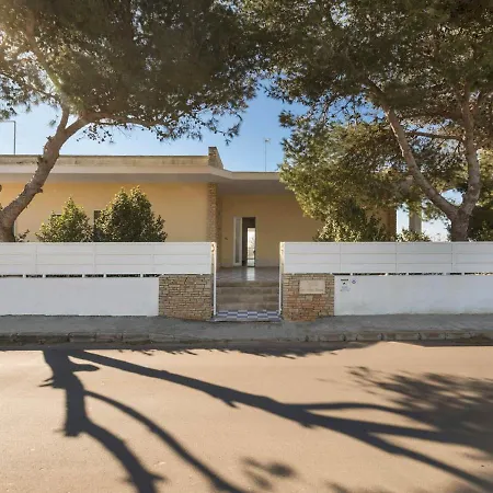 Sleeps 8 With Pool And Air Con
