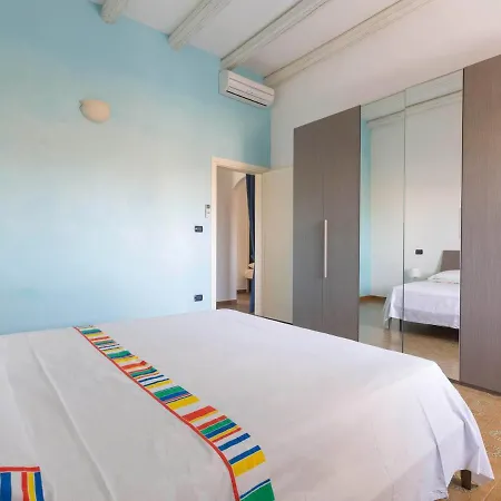 Sleeps 8 With Pool And Air Con Villa Torre Suda